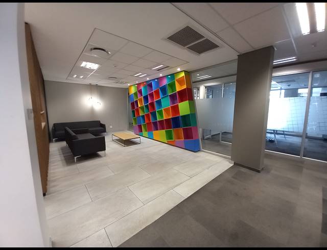 1,267M² OFFICE TO LET IN BRYANSTON